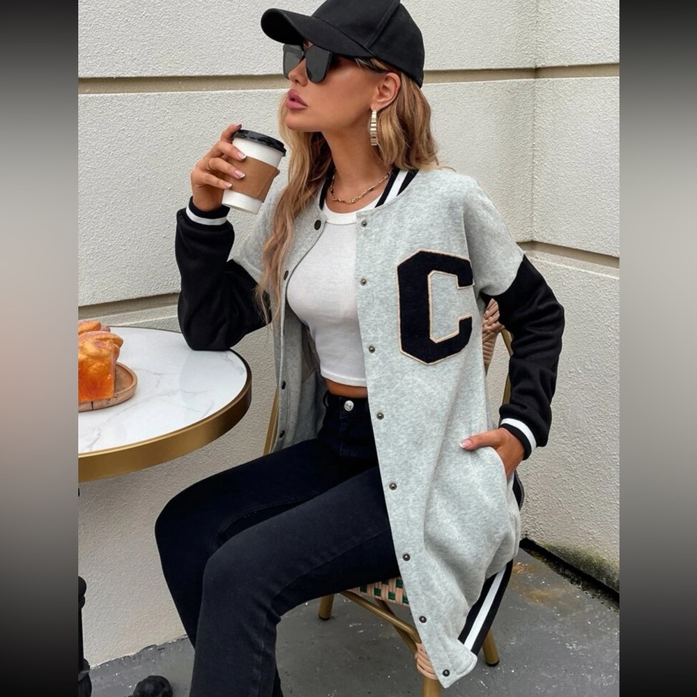 ⚡️Gray “C” Sweater